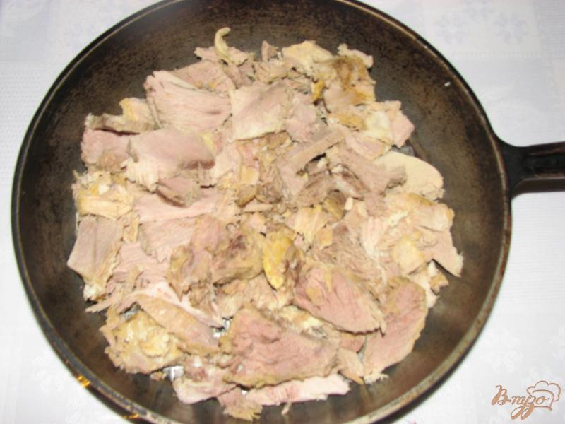 Фото приготовление рецепта: Мясо с овощами под сырной шапкой. шаг №1