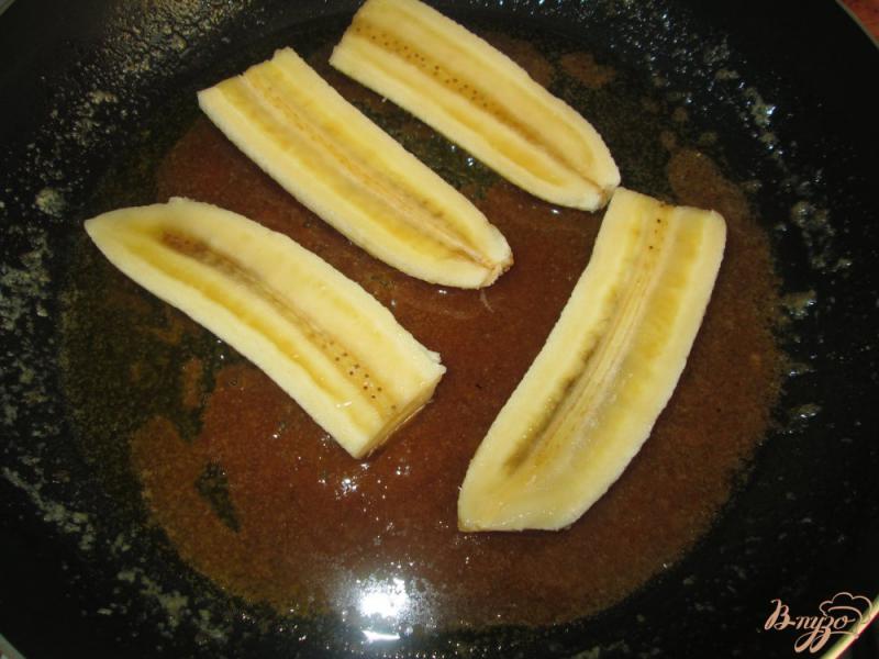Фото приготовление рецепта: Бананы в карамели шаг №5