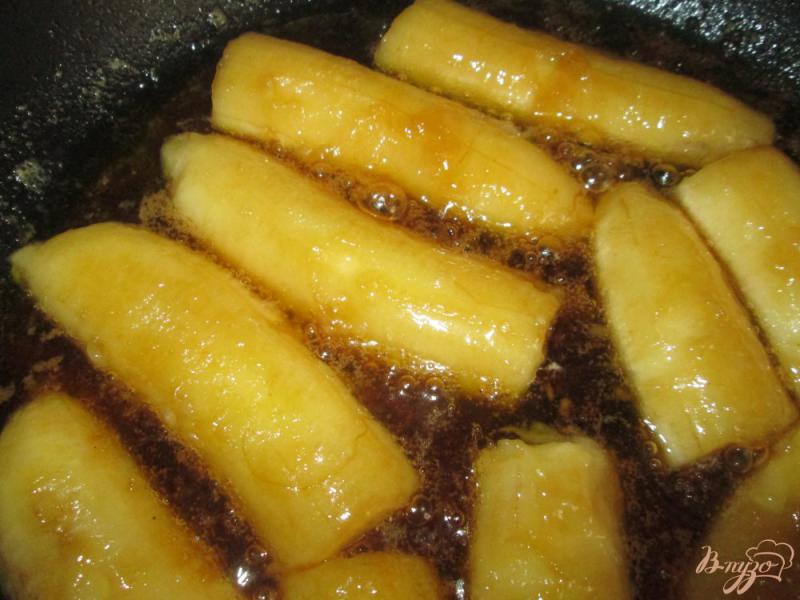 Фото приготовление рецепта: Бананы в карамели шаг №6