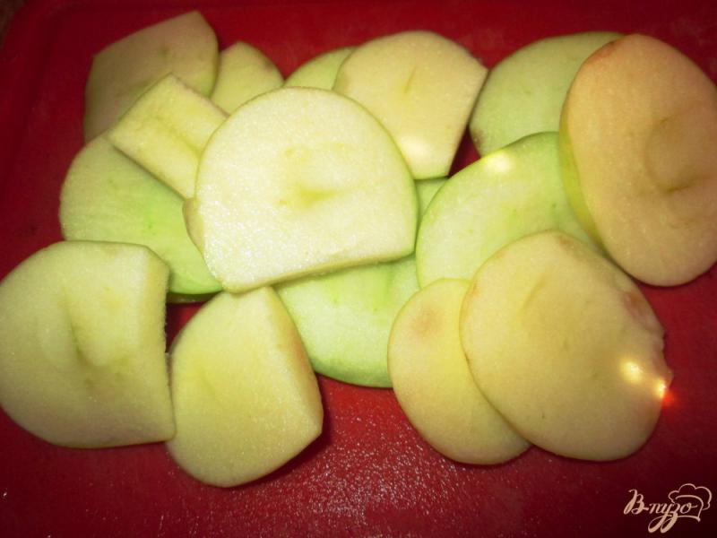 Фото приготовление рецепта: Пирог с яблоками, грушами и сливами шаг №7