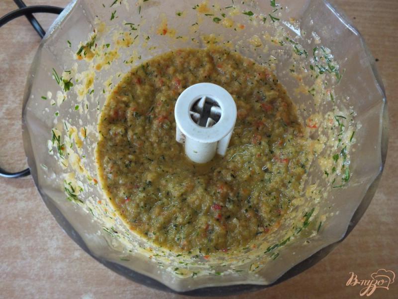 Фото приготовление рецепта: Холодный хлебный суп с огурцом шаг №9
