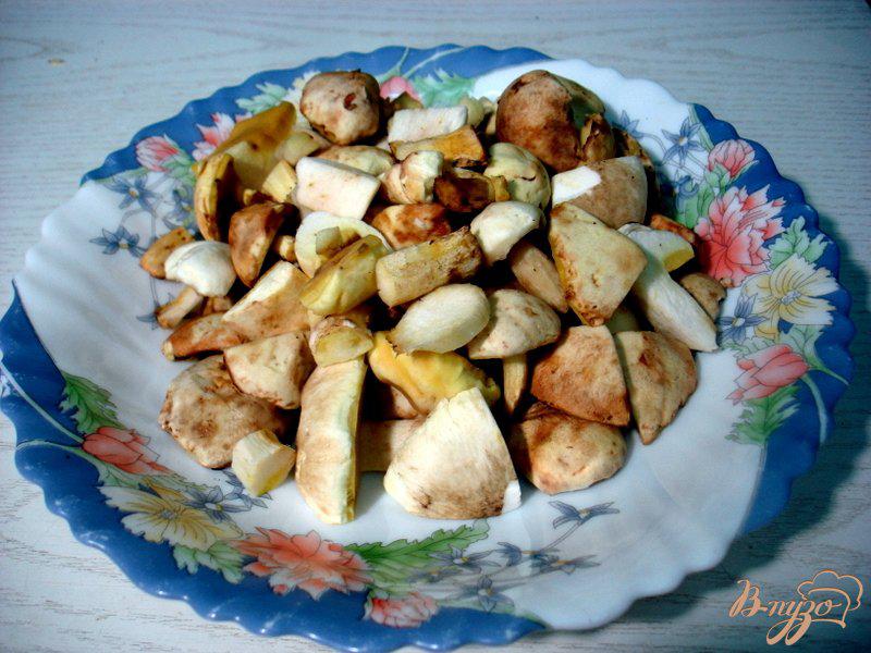 Фото приготовление рецепта: Салат из сердца с баклажанами и грибами шаг №5