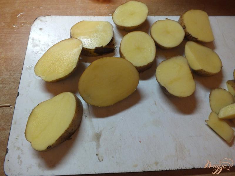 Фото приготовление рецепта: Картофель запеченный с овощами по майонезом шаг №1