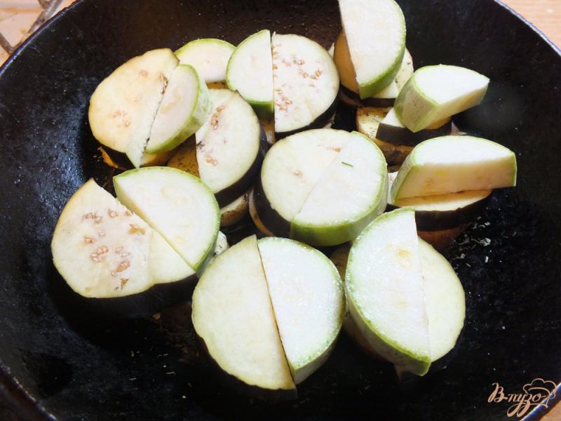 Фото приготовление рецепта: Картофель запеченный с овощами по майонезом шаг №4