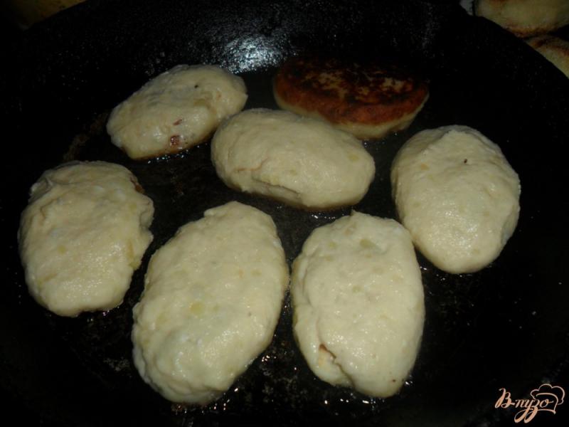 Фото приготовление рецепта: Картофельные пирожки с сыром шаг №2