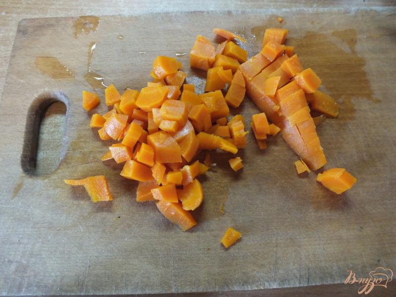 Фото приготовление рецепта: Салат из моркови, яиц и куриных желудков шаг №5