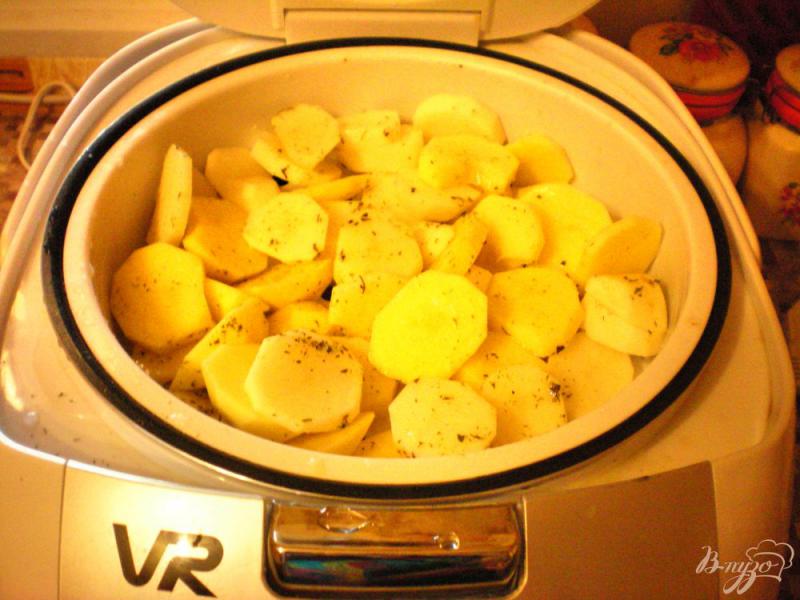 Фото приготовление рецепта: Курица в сметано-чесночном соусе шаг №4