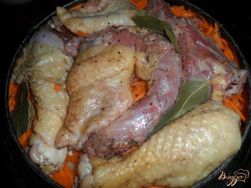 Фото приготовление рецепта: Тушёный картофель с мясом в чугунке по деревенски шаг №5