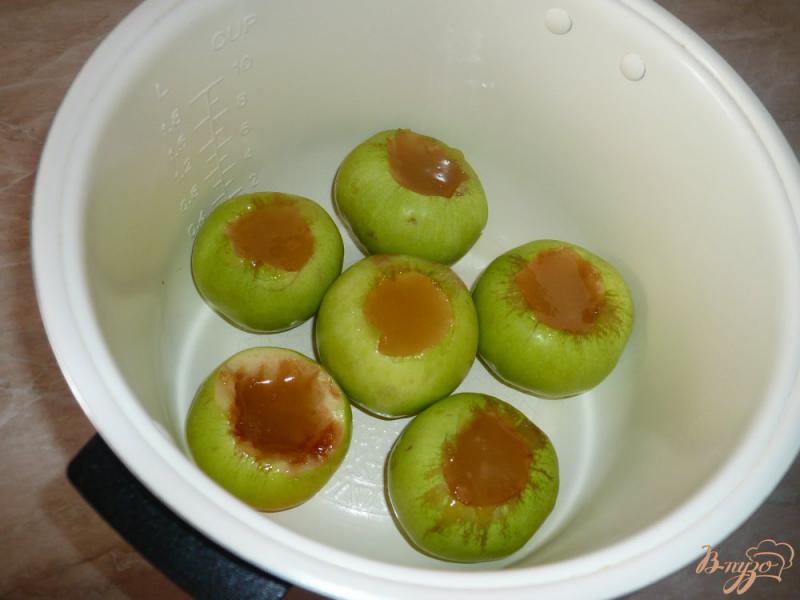 Фото приготовление рецепта: Яблоки, запеченные в мультиварке шаг №2