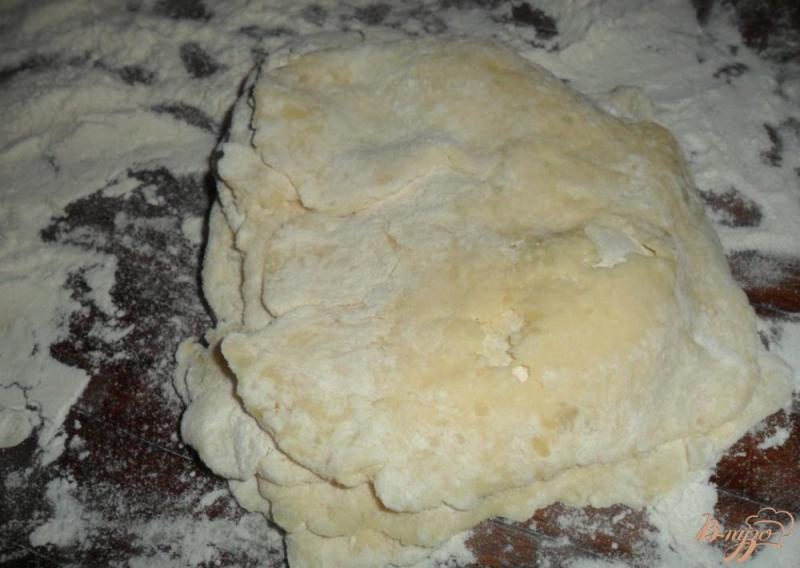 Фото приготовление рецепта: Картофельное слоеное печенье шаг №2
