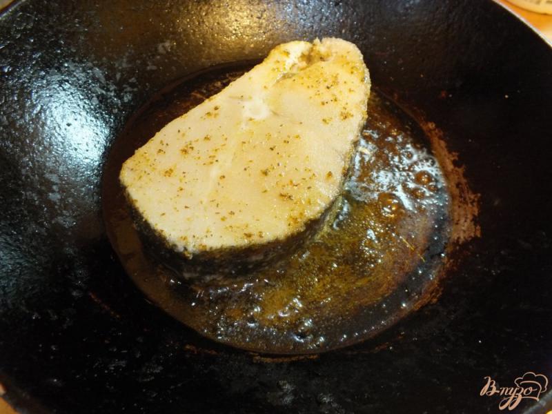 Фото приготовление рецепта: Имбирный стейк из масляной рыбы шаг №6