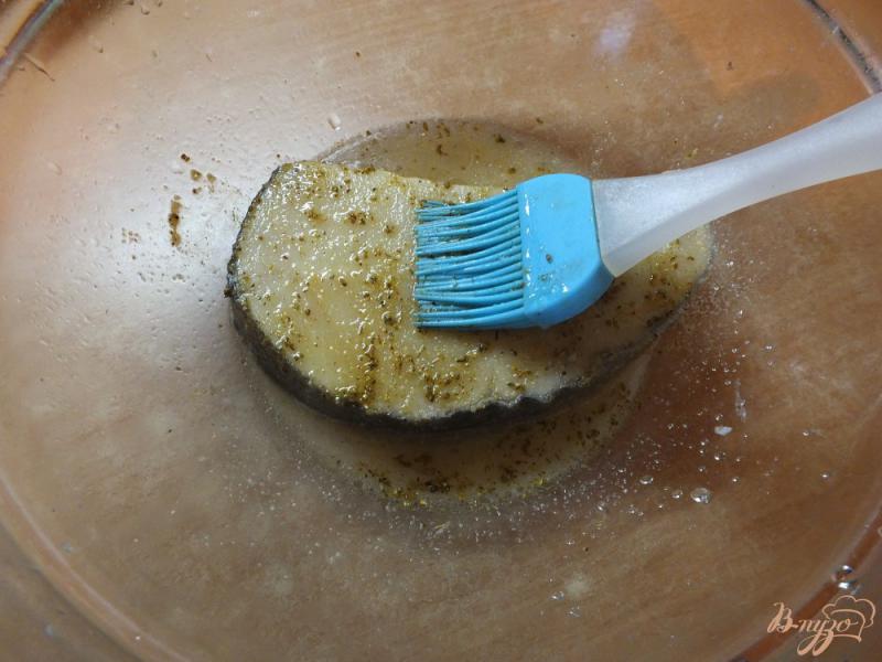 Фото приготовление рецепта: Имбирный стейк из масляной рыбы шаг №4