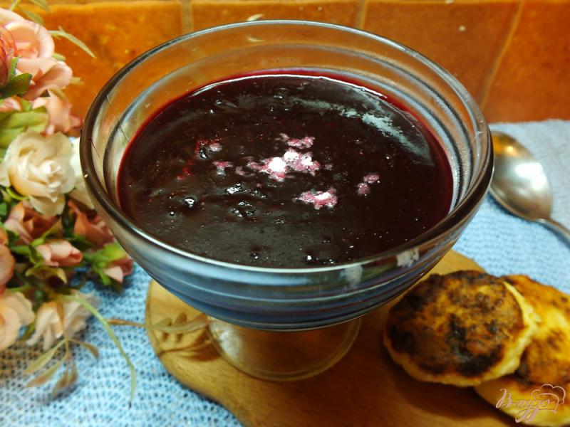 Фото приготовление рецепта: Густой соус из черной смородины шаг №7