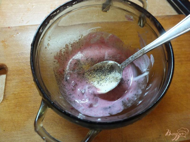 Фото приготовление рецепта: Салат со смородиновым соусом шаг №5