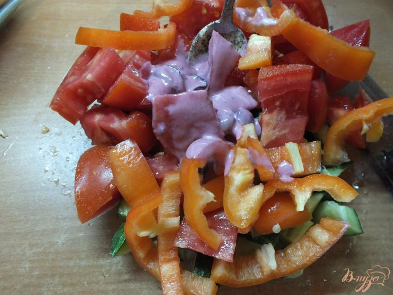 Фото приготовление рецепта: Салат со смородиновым соусом шаг №6