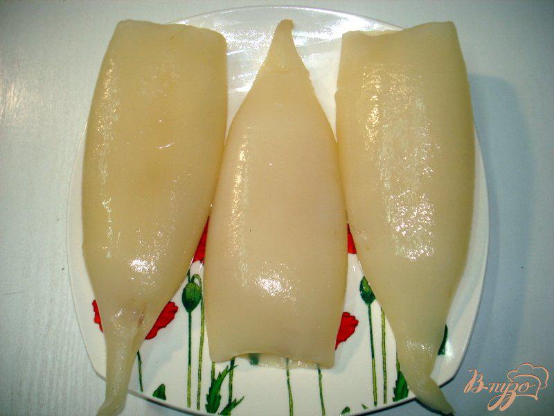 Фото приготовление рецепта: Кальмары фаршированные с салатом шаг №1