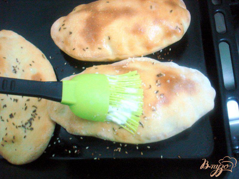Фото приготовление рецепта: Индийские хлебные лепёшки наан шаг №8