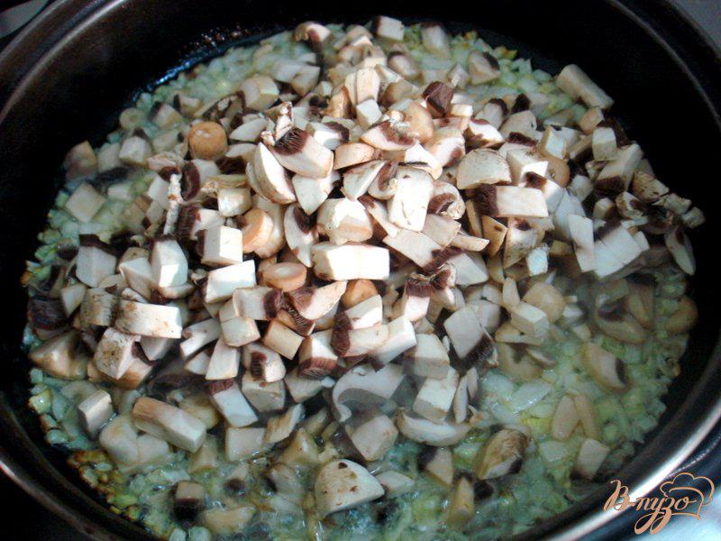 Фото приготовление рецепта: Блинчики с мясом и грибами шаг №3