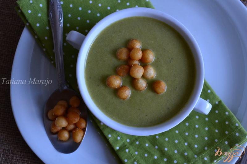 Фото приготовление рецепта: Крем-суп из лука порея с зеленым горошком шаг №7