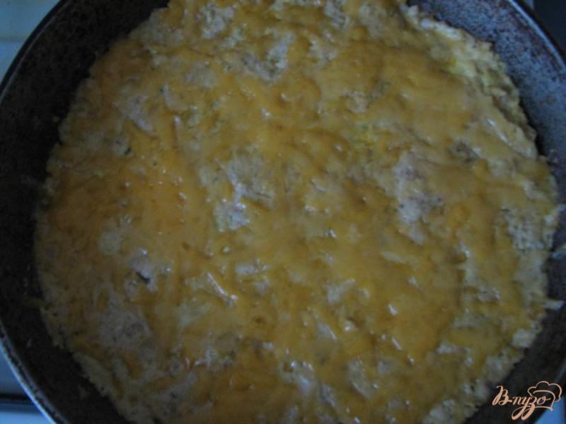 Фото приготовление рецепта: Мясная запеканка под сырной шапкой шаг №7