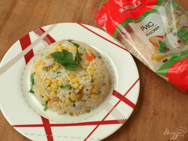 Фото приготовление рецепта: Форель запечённая в горчичном соусе и рисовый гарнир с перцами и кукурузой шаг №7