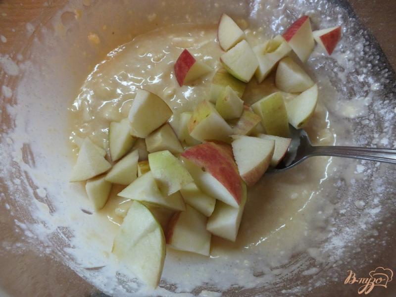 Фото приготовление рецепта: Пирог творожно-яблочный шаг №7