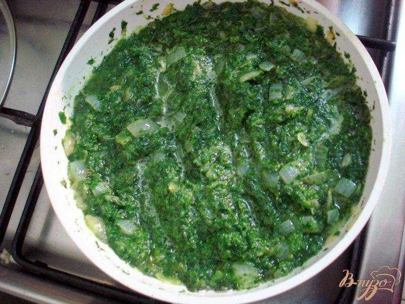 Фото приготовление рецепта: Рис со шпинатом (спанакоризо) шаг №3