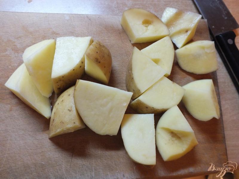 Фото приготовление рецепта: Картофель запеченный в специях и травах шаг №2