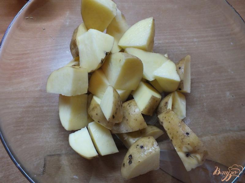 Фото приготовление рецепта: Картофель запеченный в специях и травах шаг №3