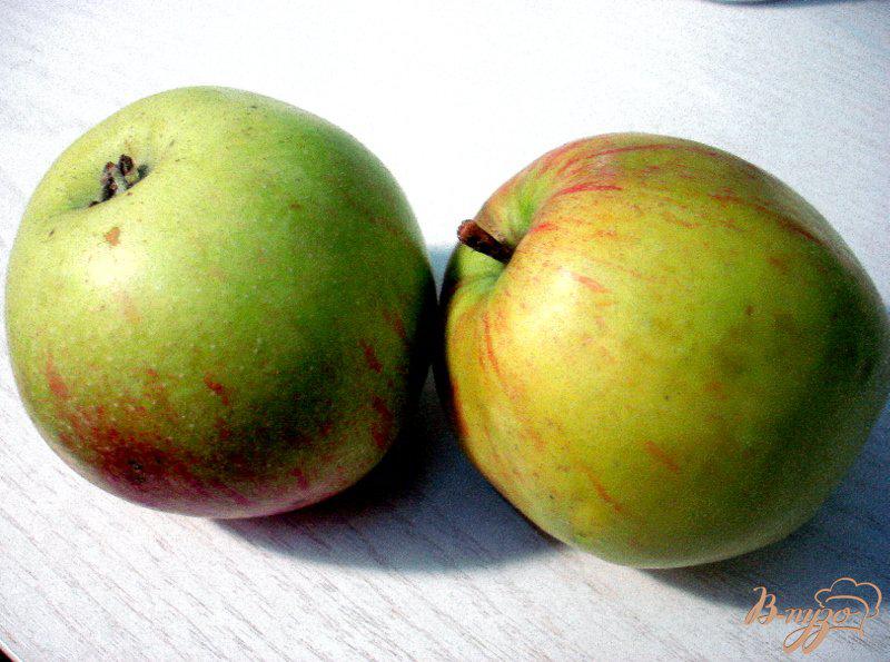 Фото приготовление рецепта: Сельдь со сметаной и яблоком шаг №5