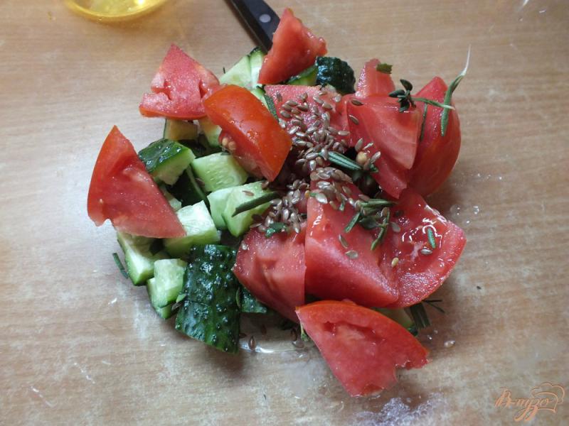Фото приготовление рецепта: Салат овощной с сыром Дор-Блю шаг №5