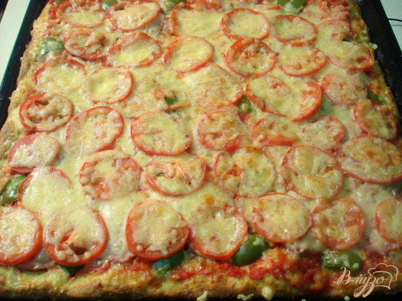 Фото приготовление рецепта: Пицца на творожно-кефирном тесте шаг №14