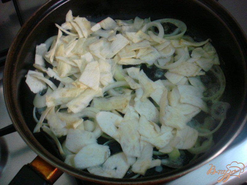 Фото приготовление рецепта: Тыквенный суп пюре с грибами шаг №3