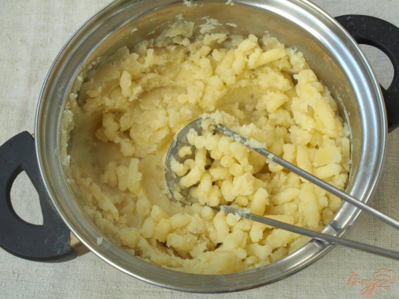 Фото приготовление рецепта: Котлеты из картофеля с шампиньонами шаг №1
