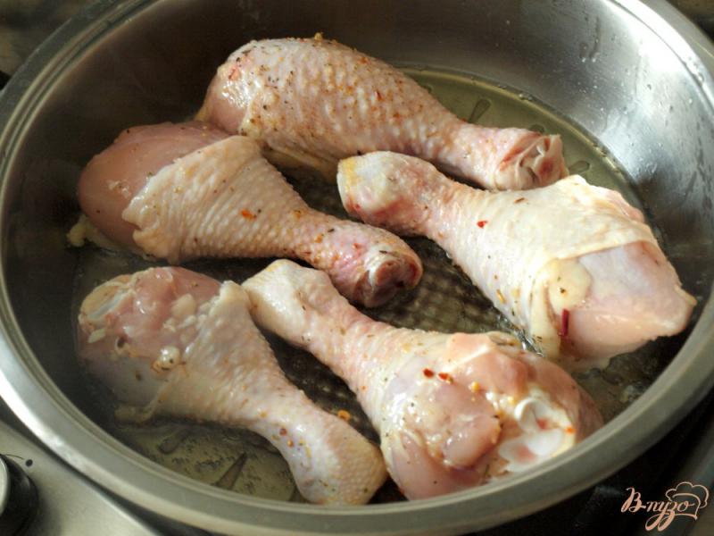 Фото приготовление рецепта: Курица в сметанном соусе шаг №2