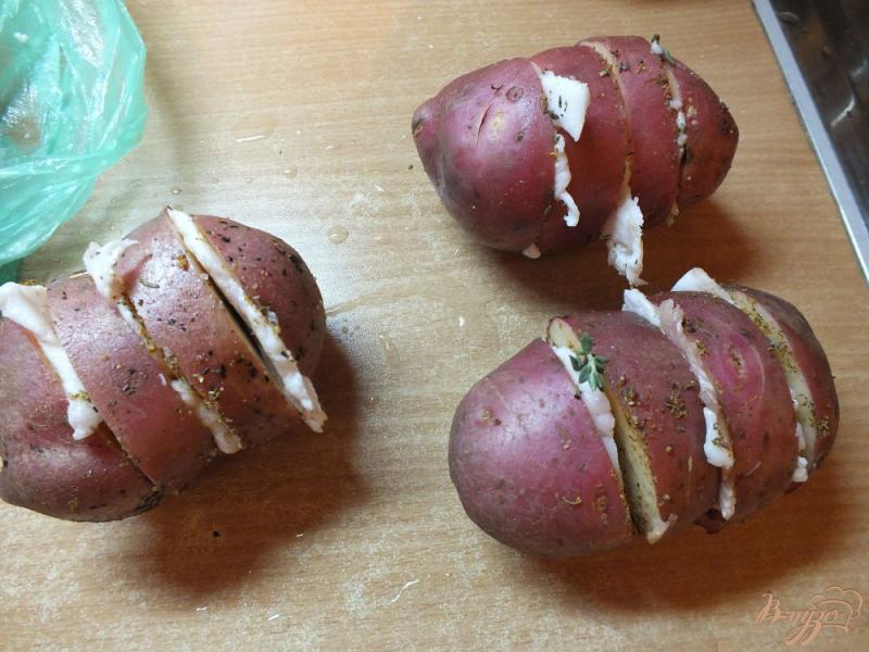 Фото приготовление рецепта: Картофель с салом и тимьяном шаг №7