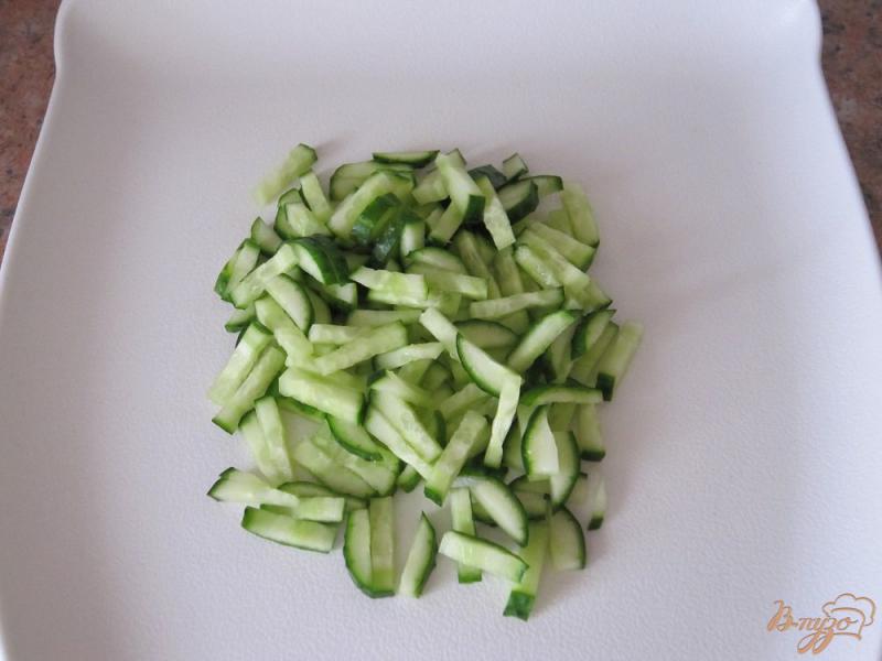 Фото приготовление рецепта: Салат с капустой «Хрустящий бум» шаг №3