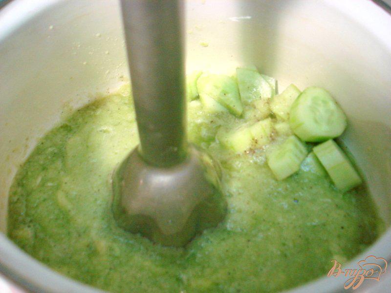 Фото приготовление рецепта: Холодный огуречный суп таратор шаг №4