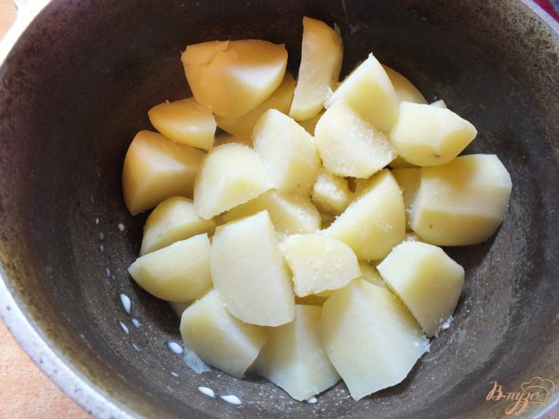 Фото приготовление рецепта: Картофельное пюре с сулугуни шаг №2