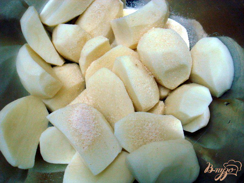 Фото приготовление рецепта: Рёбрышки запеченные с картофелем шаг №6