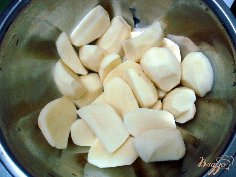 Фото приготовление рецепта: Рёбрышки запеченные с картофелем шаг №5