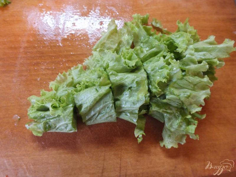 Фото приготовление рецепта: Салат овощной с салатом латук и семенами льна шаг №3