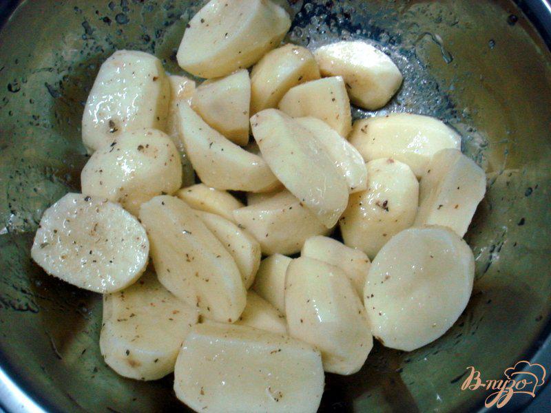 Фото приготовление рецепта: Рёбрышки запеченные с картофелем шаг №8