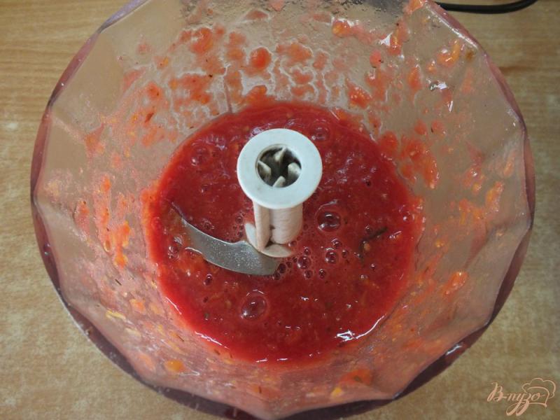 Фото приготовление рецепта: Холодный томатный суп с печеной тыквой шаг №7