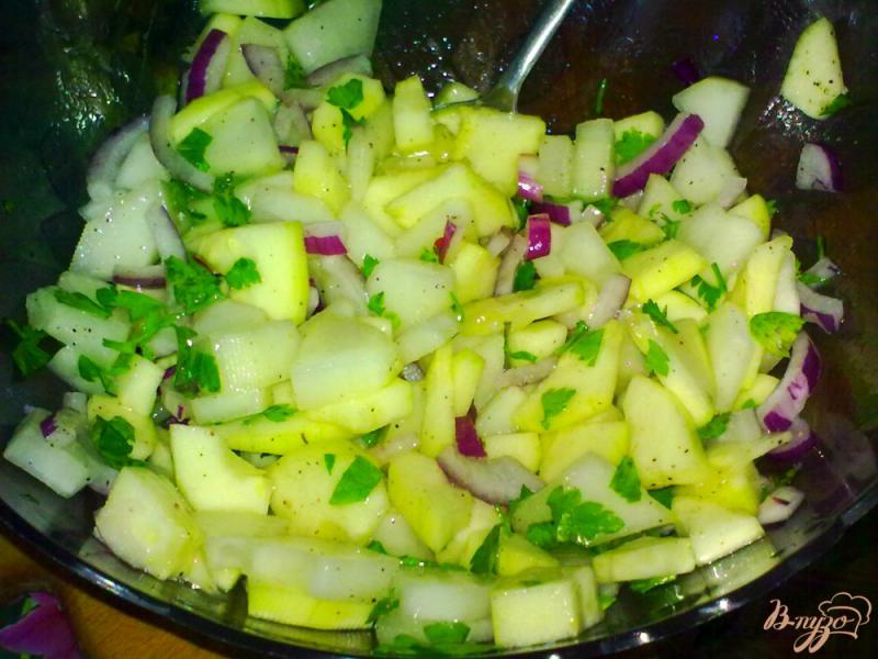 Фото приготовление рецепта: Салат из кабачка и огурца шаг №5