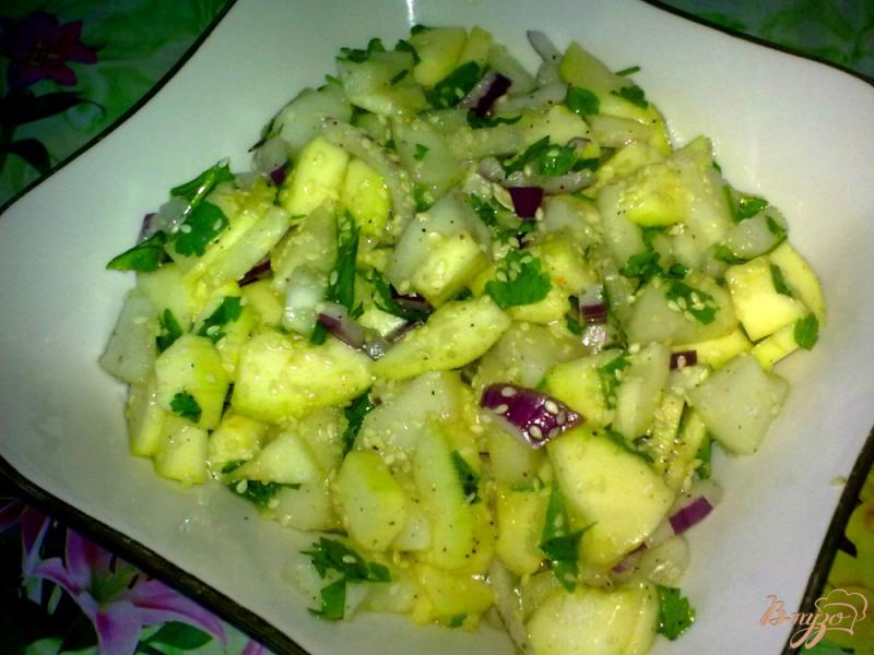 Фото приготовление рецепта: Салат из кабачка и огурца шаг №6