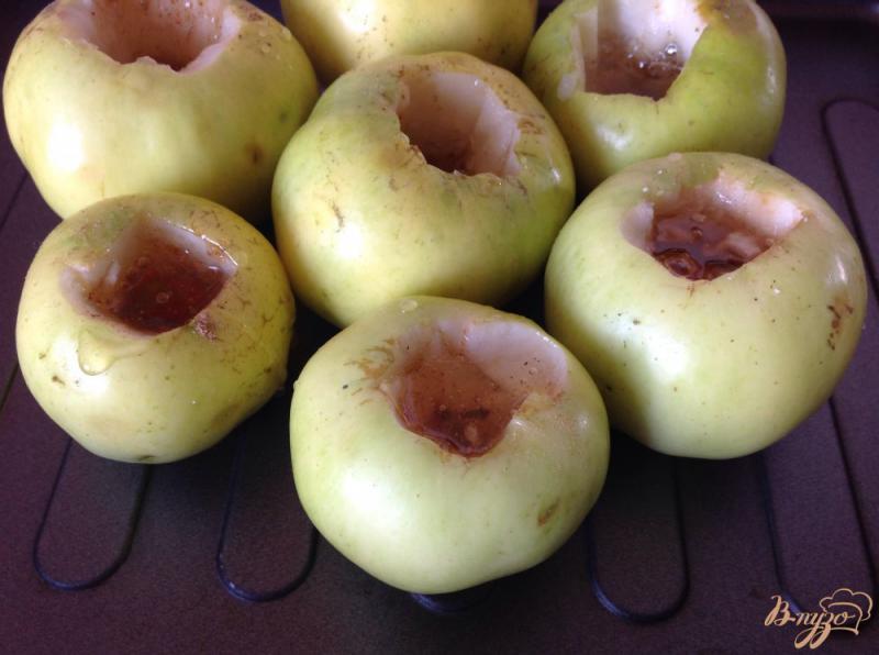 Фото приготовление рецепта: Печеные яблоки шаг №6
