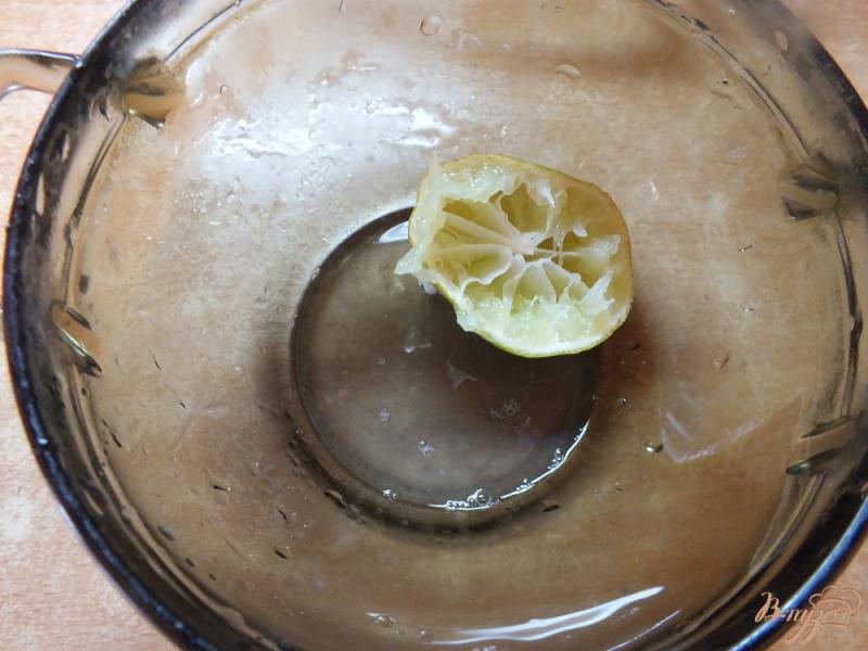 Фото приготовление рецепта: Салат с лаймово-медовой заправкой шаг №7