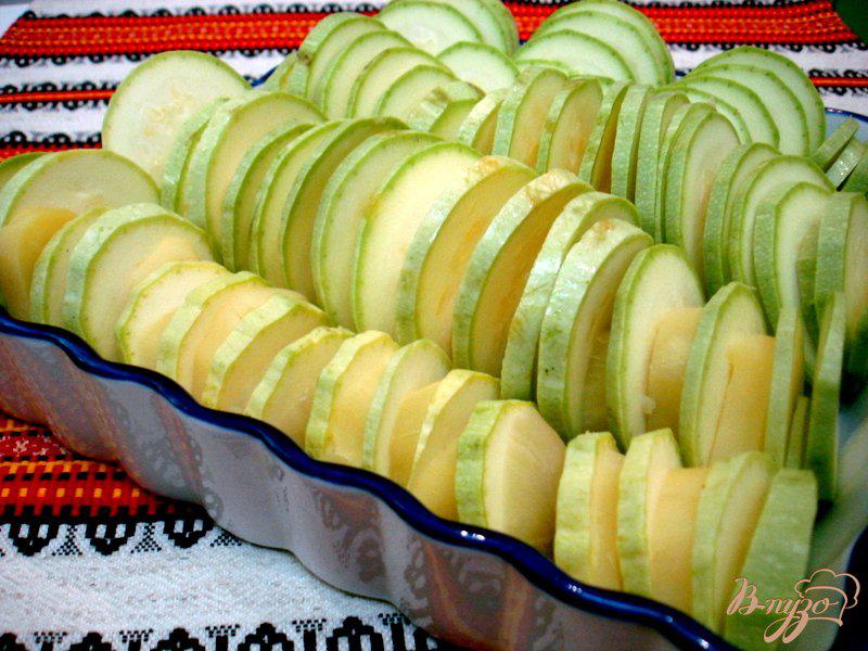 Фото приготовление рецепта: Картофель с кабачками запеченные в сливках шаг №5