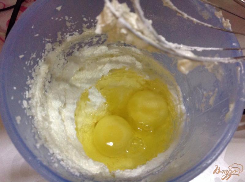Фото приготовление рецепта: Сочные яблочные кексы шаг №3